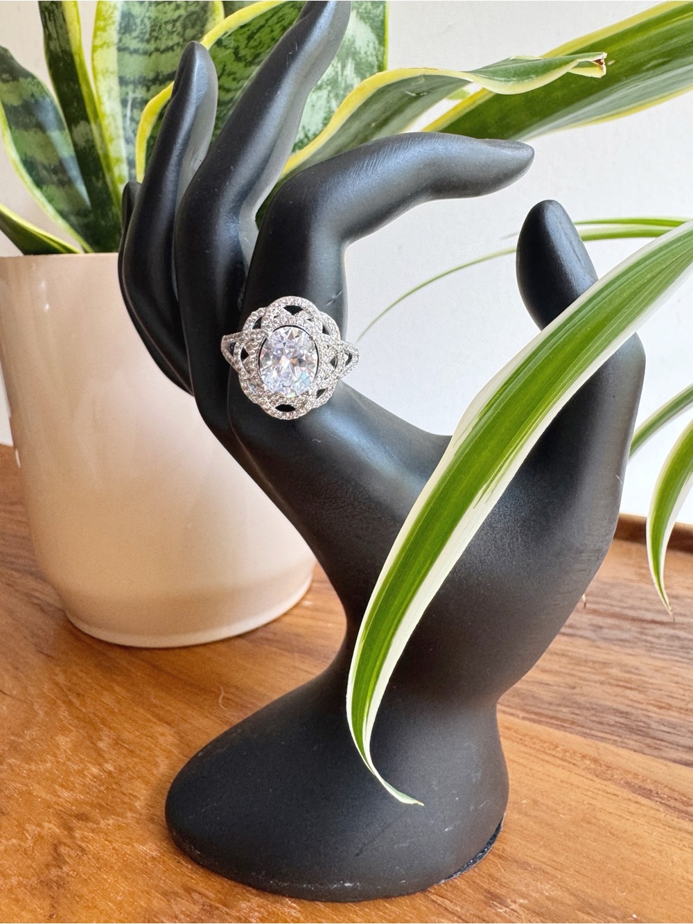 Bomb Party Silver-Tone Oval Flower Halo Split Shank Cocktail Ring Size 9